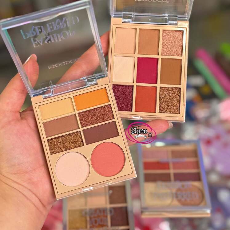 سایه چشم و رژگونه